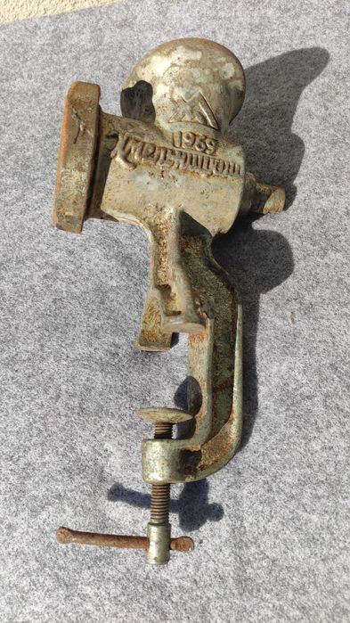 Мясорубка чугунна