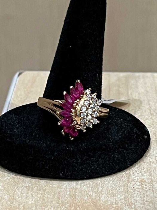 Złoty pierścionek pr585, cyrkonie z rubinami, rozm 19,4.39gr/Komis