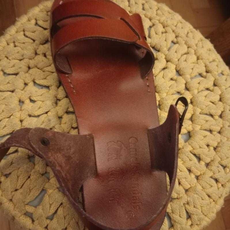 Sandałki ze skóry wielbłądziej