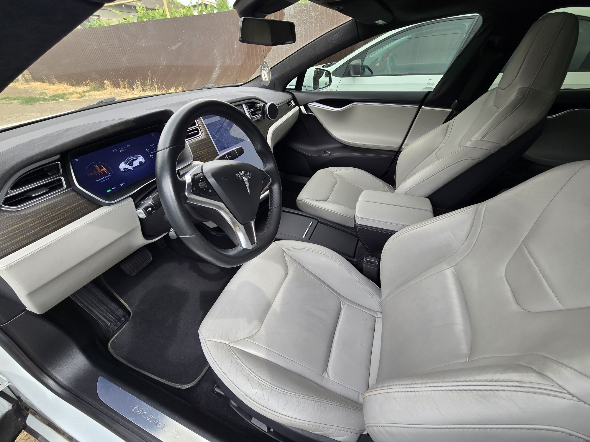 Сдам в аренду Tesla model s 75d 1200 грн в сутки