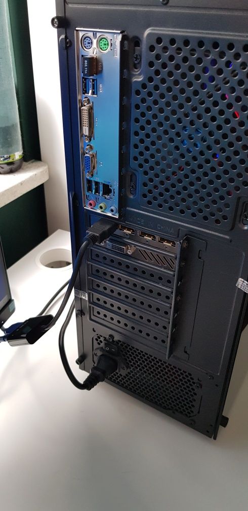 Komputer Intel i7, RX580 8GB, RAM 16GB, SSD 500GB dysk, system Win10