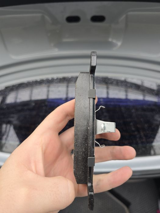 Тормозні колодки Brembo передні, нові