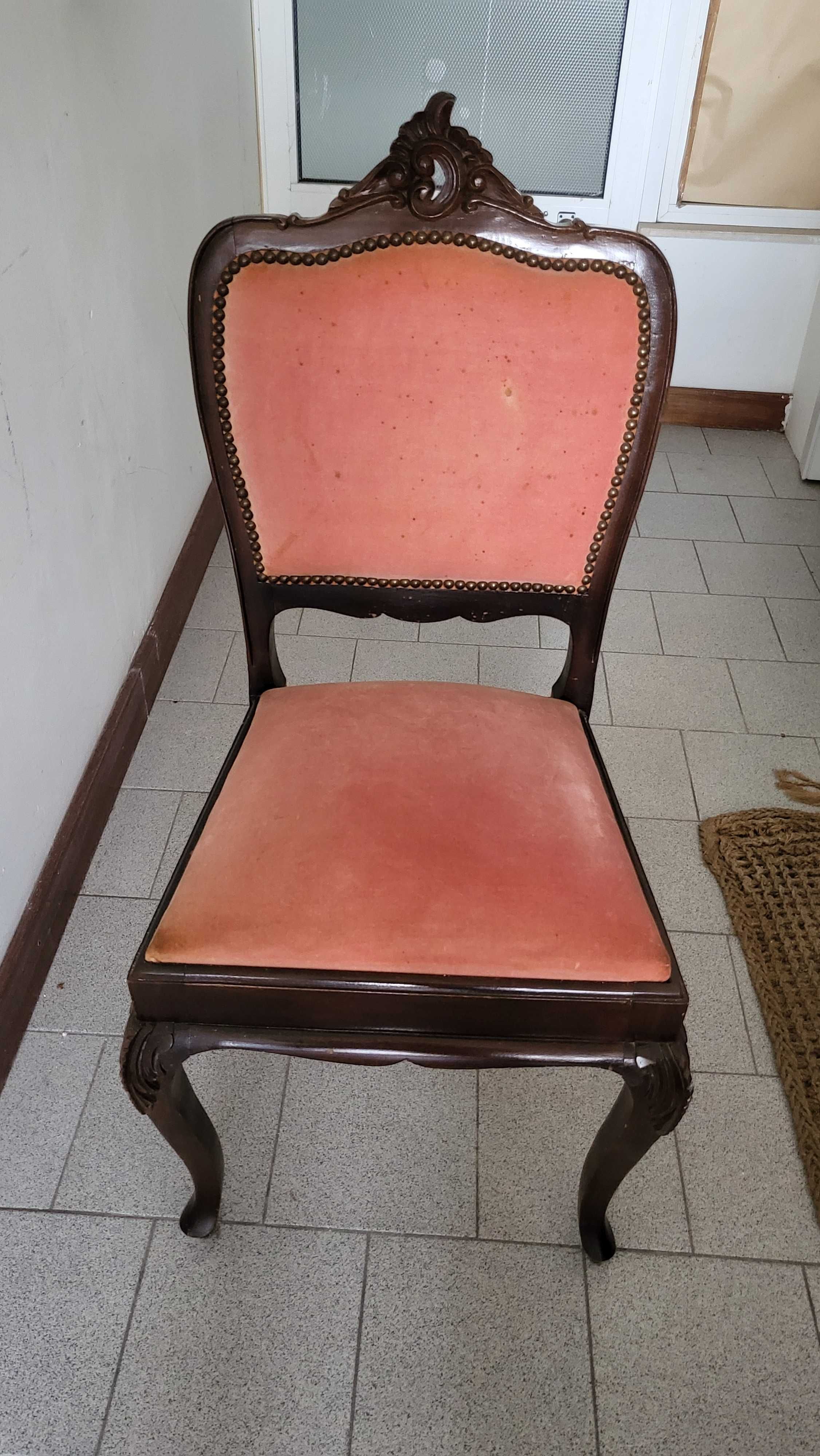 Mobília de Quarto em Madeira Capeada