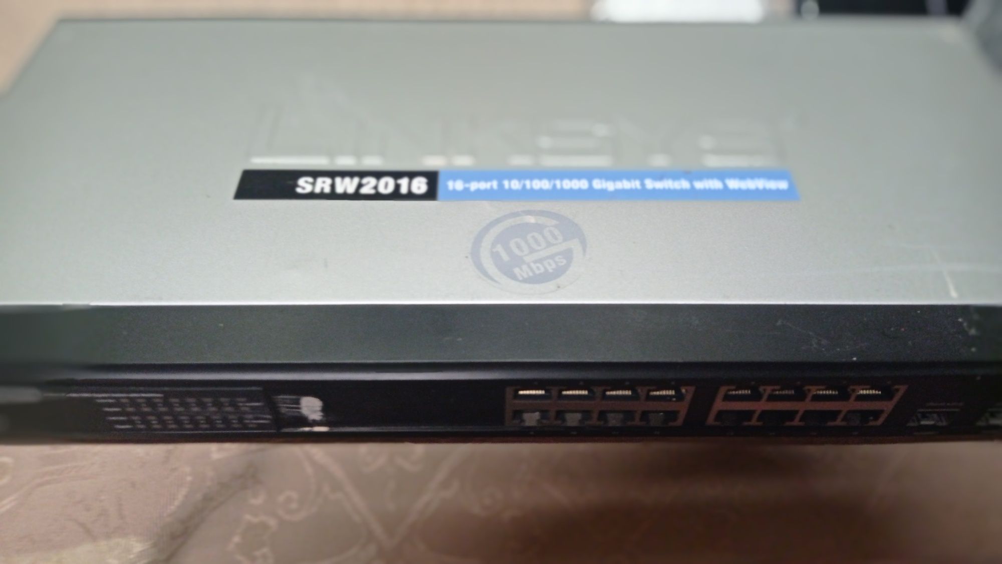 Сетевой коммутатор  Cisco  2016. 16 port Gigabit switch.