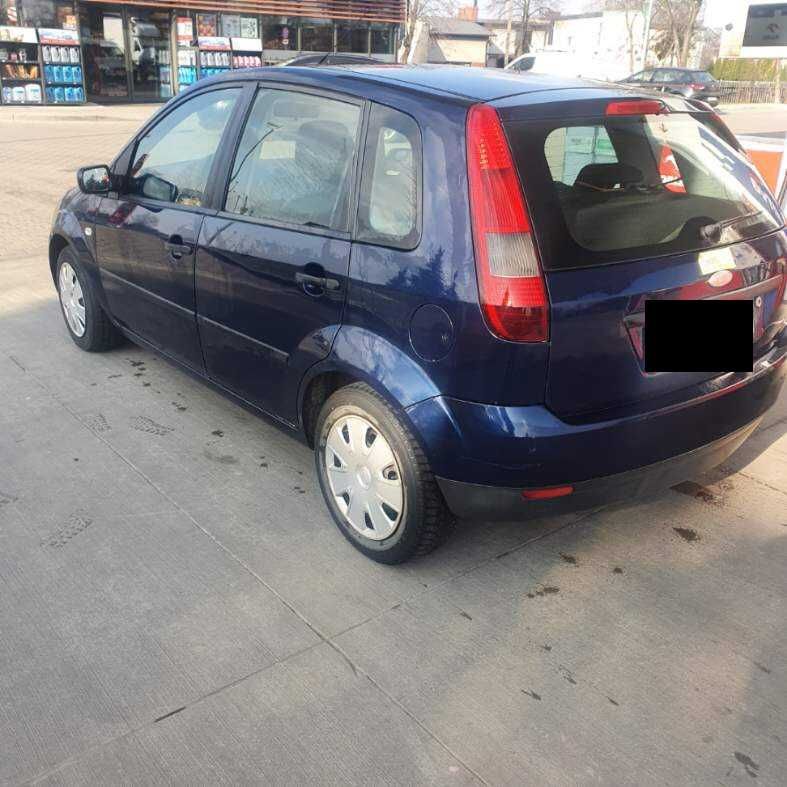 Ford Fiesta MK6 1.3 benzyna 44kW 5 drzwi kolor granatowy W3 na części