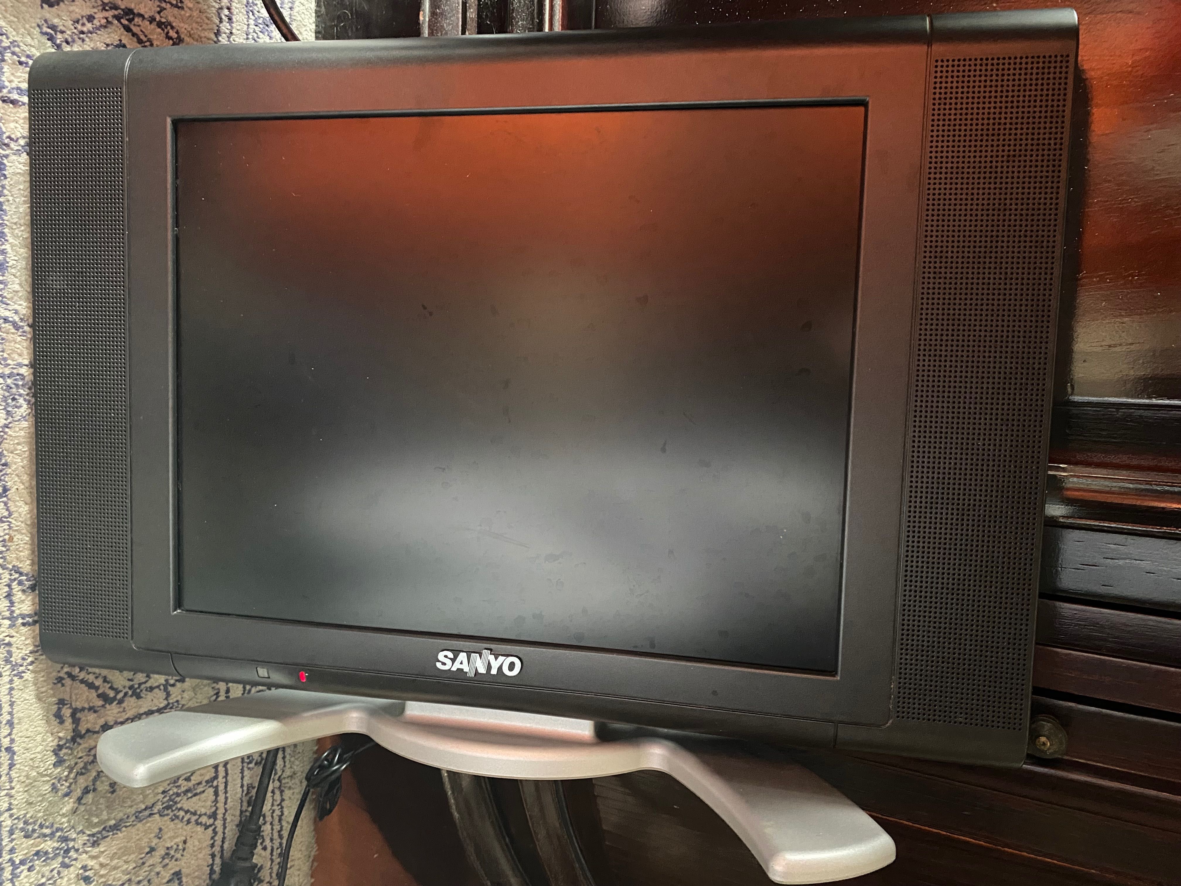 TV Sanyo liga mas sem imagem para peças