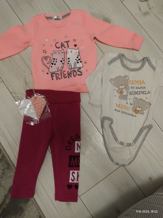 Zestaw na 74, spodnie ocieplane i bluza z meszkiem + body