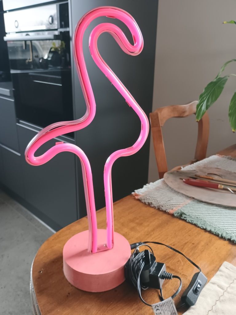 Lampka flaming różowa, wtyczka angielska