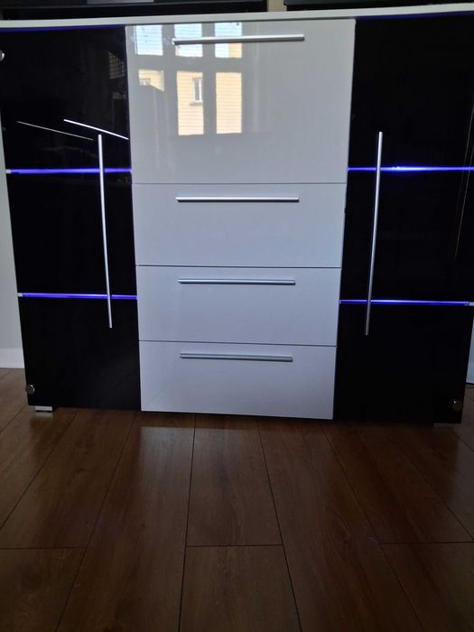 Komoda z oświetleniem