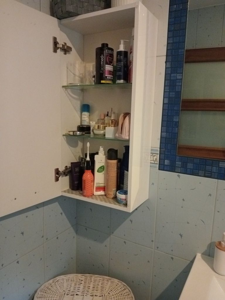 Szafka łazienkowa zlew i bateria