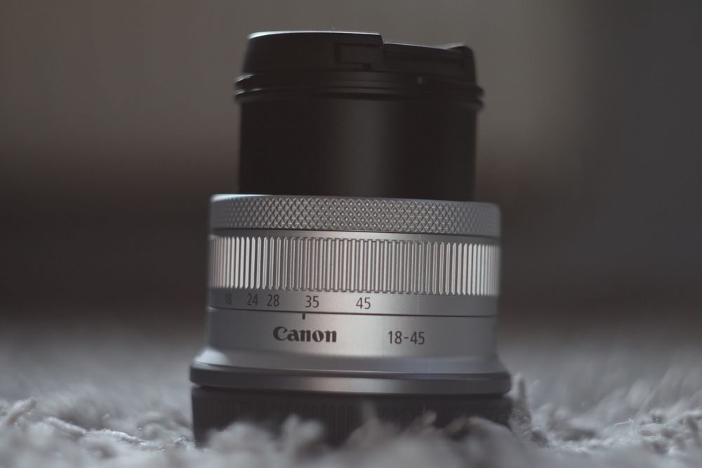 Obiektyw szerokokątny Canon Rf-S 18-45