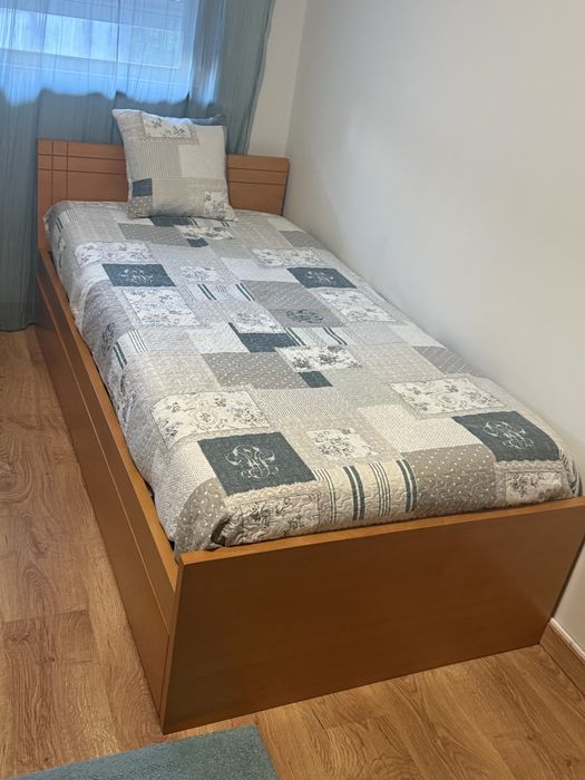 Cama de solteiro com gaveta em bom estado  a venda por 130. €