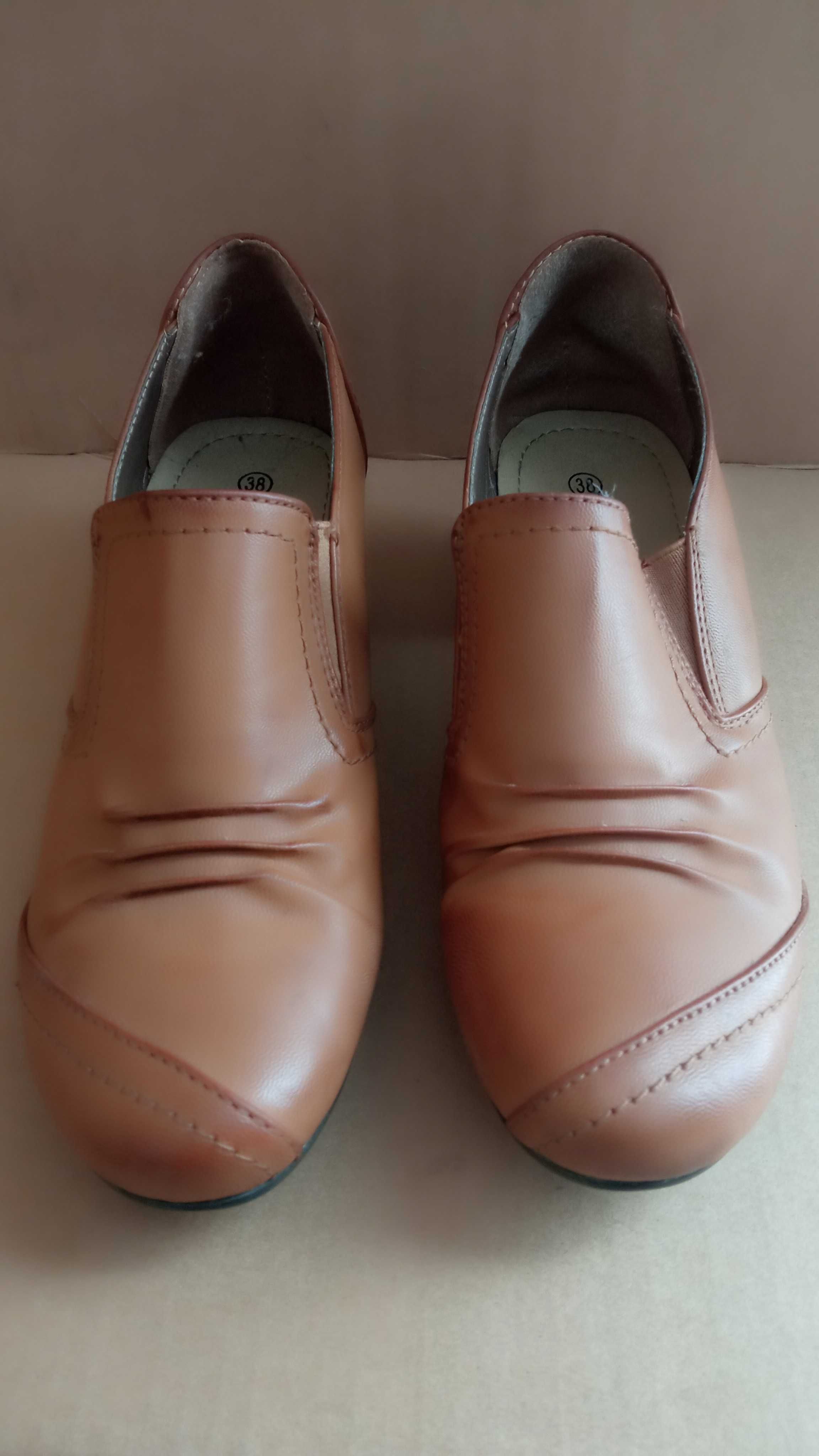 Бежеві шкіряні жіночі туфлі CityLine, 38 розмір