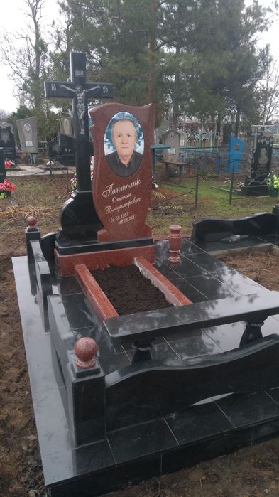памятники,гранитные комплексы, плитка,оградки ,