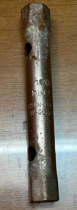 Chaves de Tubos Antigas Diferentes Tamanhos