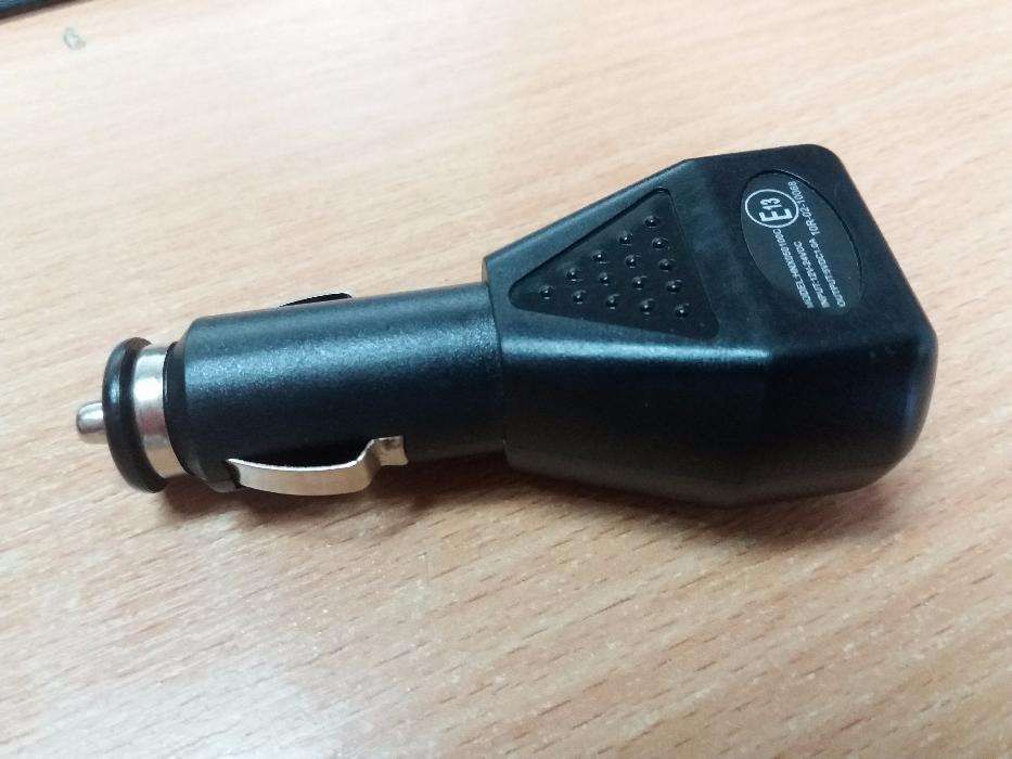 Автомобильное зарядное устройство в прикуриватель -USB адаптер