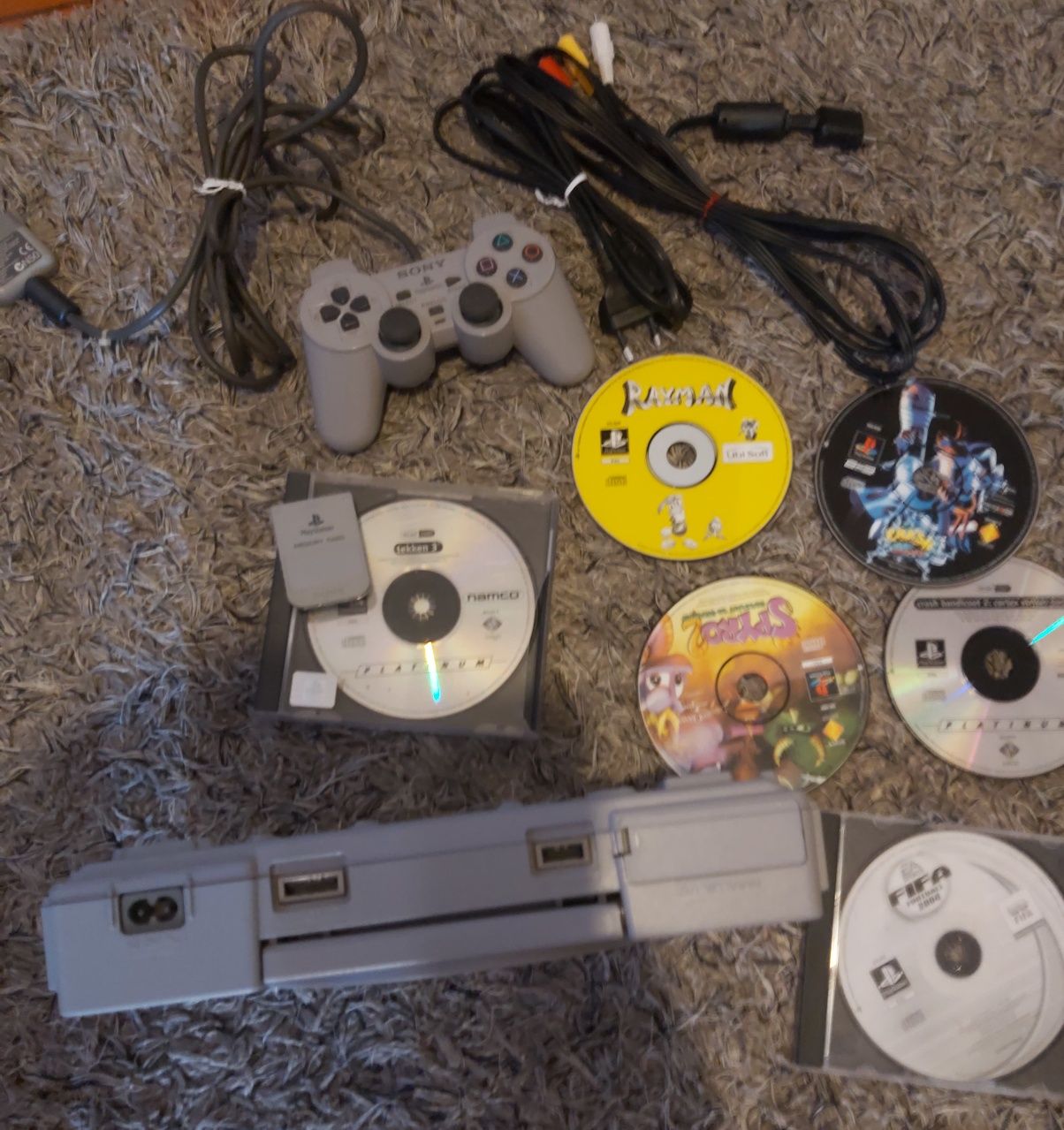 PlayStation 1 com jogos.