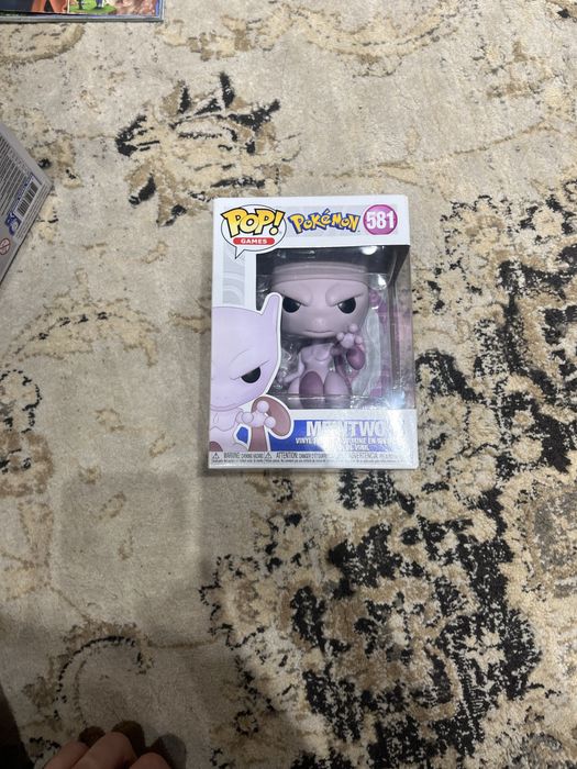 Funko pop mewto 581