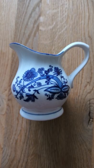 Porcelanowy mlecznik Korona