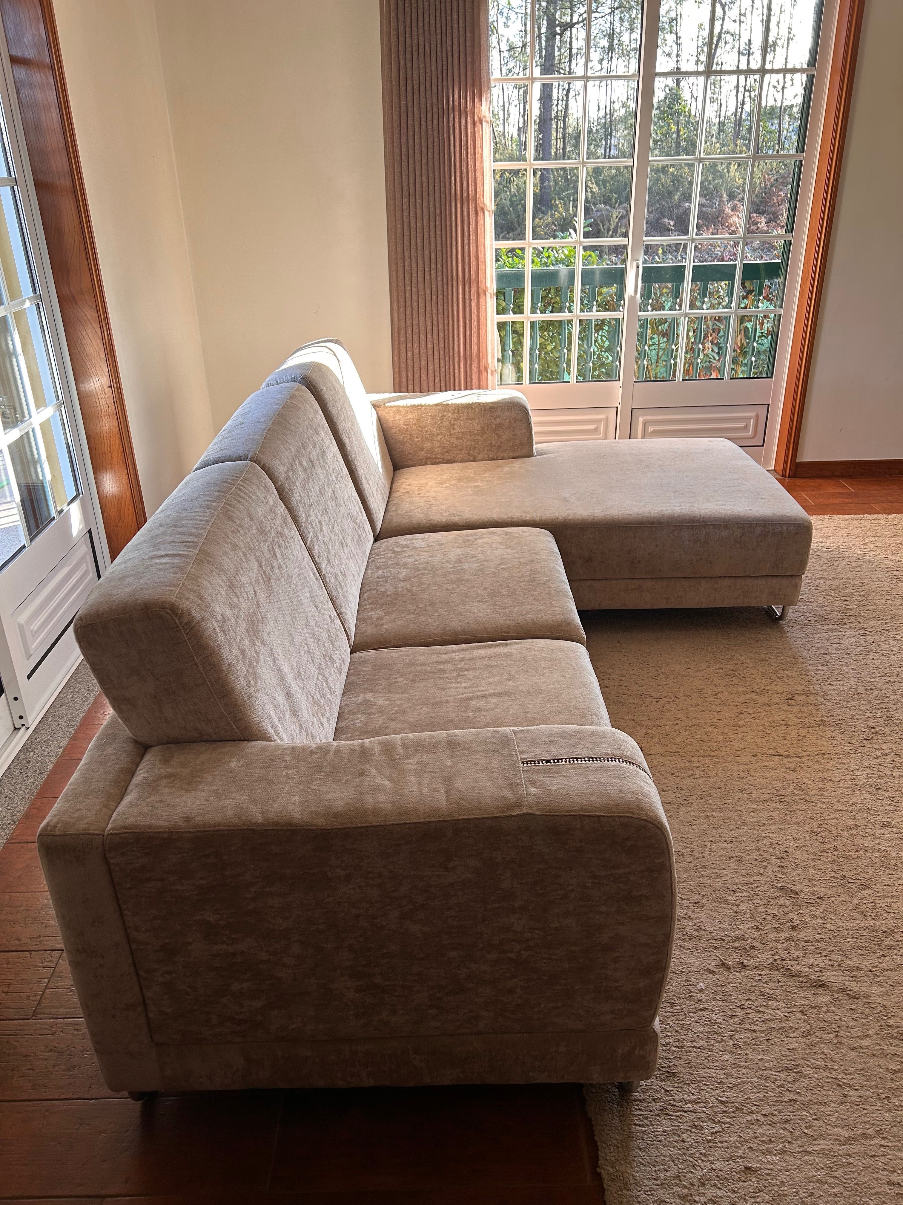 Sofá beje com Chaise longue