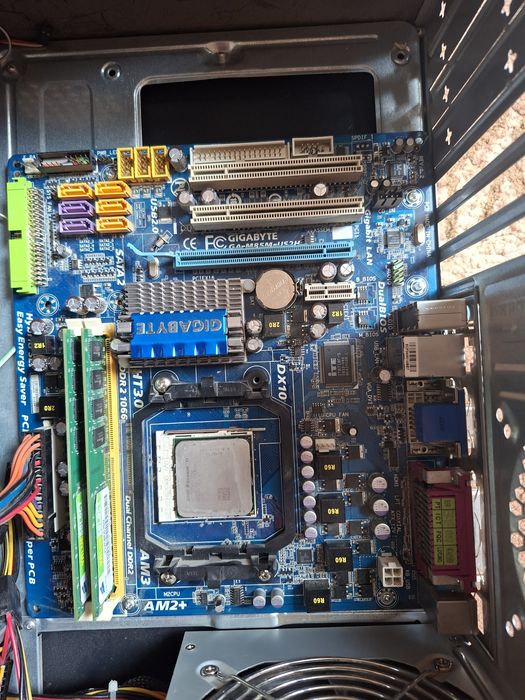Sprzedam płyte główną + procesor AMD Phenom II X6 1055T + pamięć 4GB