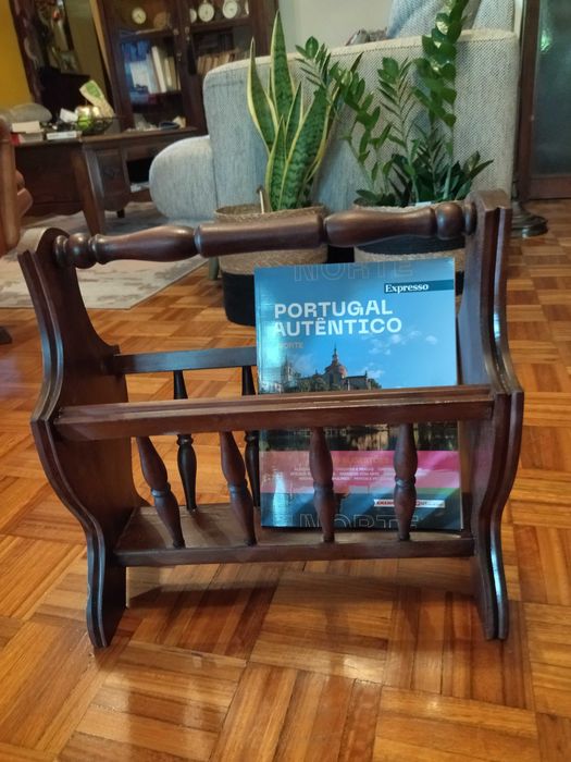 Porta revistas antigo em madeira maciça