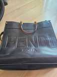 Mala preta Fendi