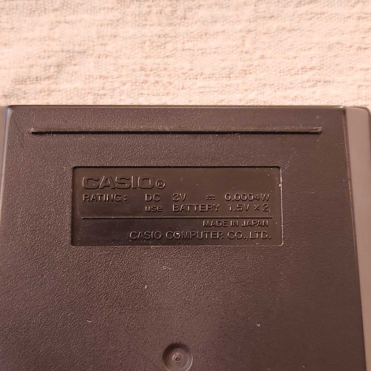Калькулятор ретро Casio fx-82C для научных расчетов