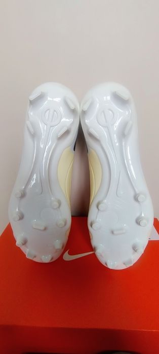 Nike Tiempo Legend 10 Club Firm Ground.