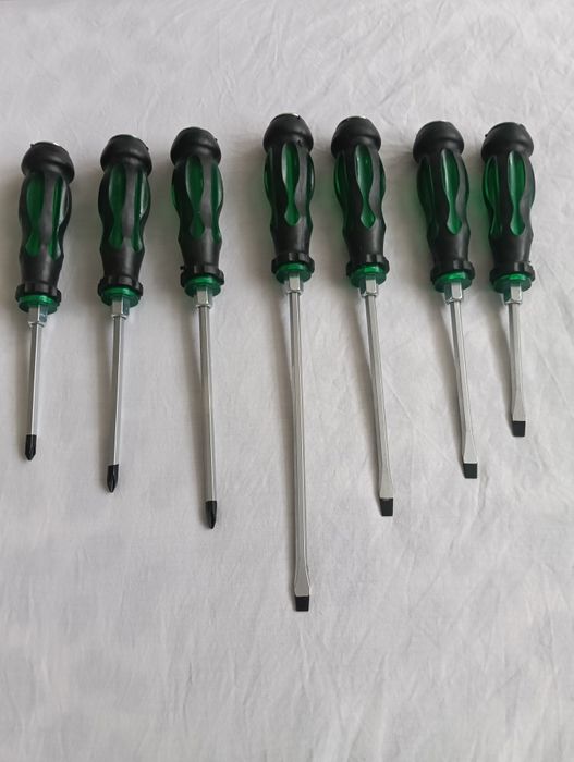 Zestaw śrubokrętów do pobijania