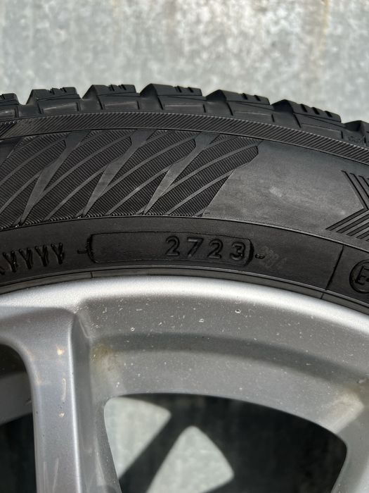 Продам комплект колес,Yokohama 205/55/16,зима