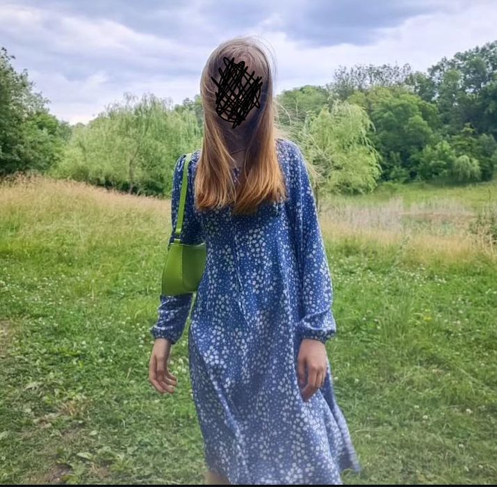 Плаття голубе у квіточку