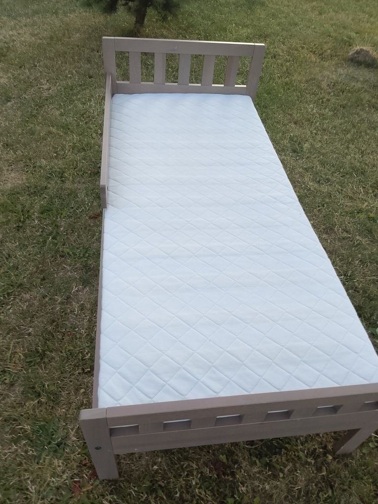 Łóżko dziecięce IKEA z materacem