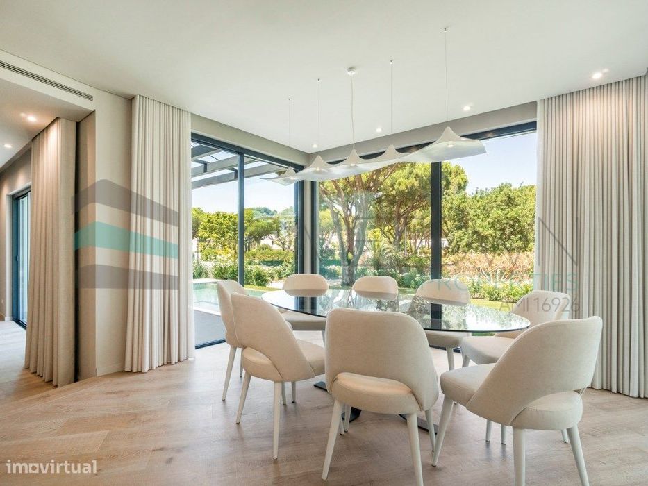 Moradia de Luxo V4 renovada - Vilamoura