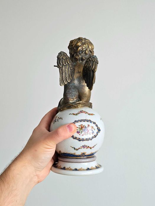 Aniołek brąz porcelana