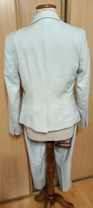 Garnitur damski w kolorze jasnej szarości