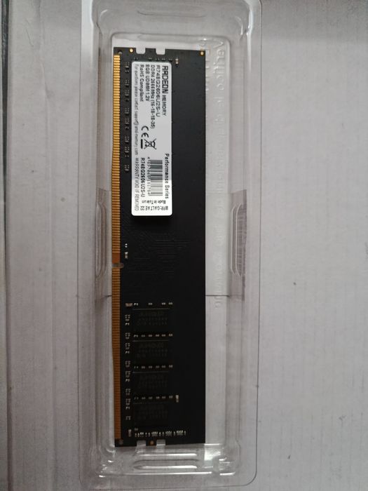 Продам ОЗУ radeon r7 DDR 4 на 8 ГБ 2666HZ
