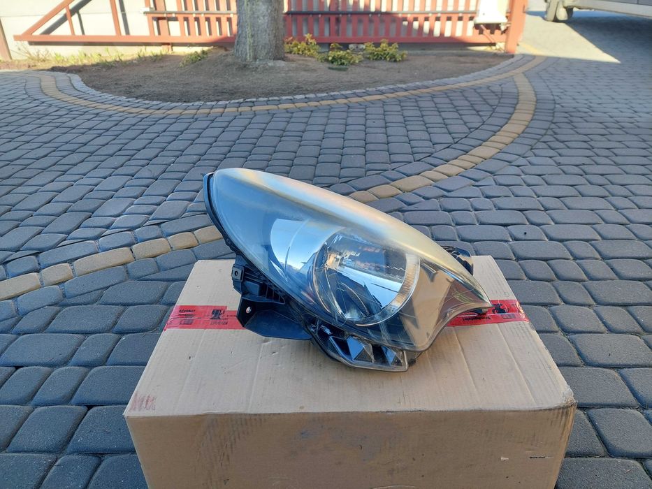 Lampa Przednia PRAWA RENAULT TWINGO II LIFT 2012- Europa Oryginał