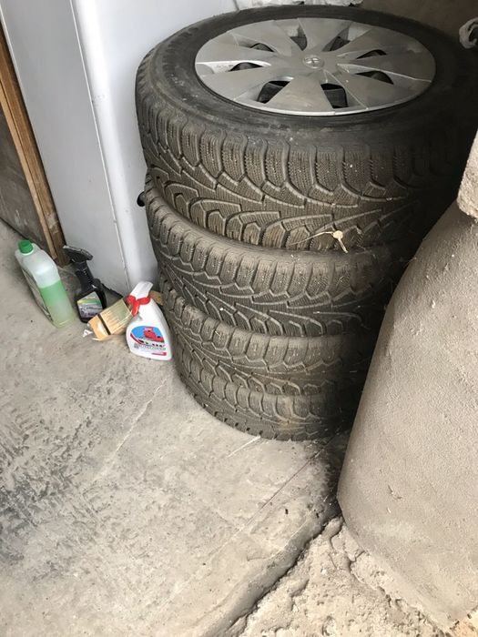 Продам зимнею резину. 195/65 R 15 Nordman RS с дисками и колпаками.