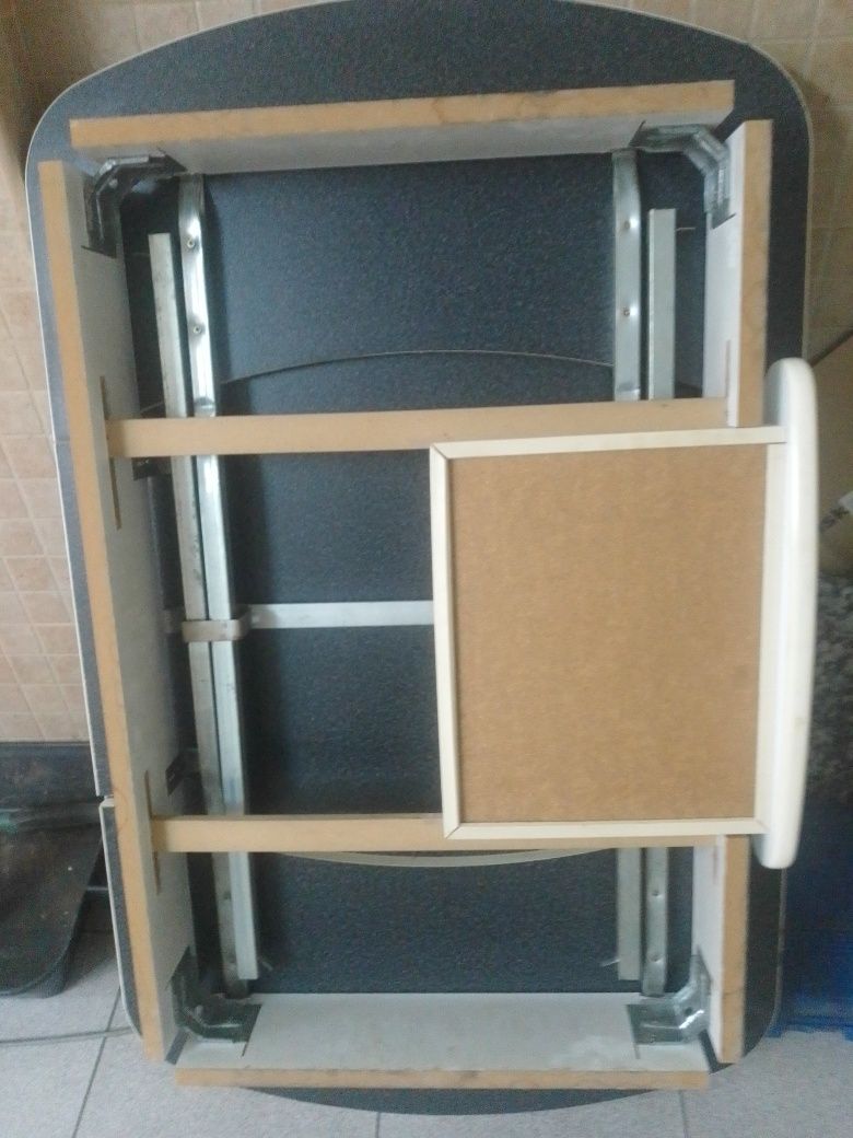 Mesa de cozinha em lacado branco extensivel