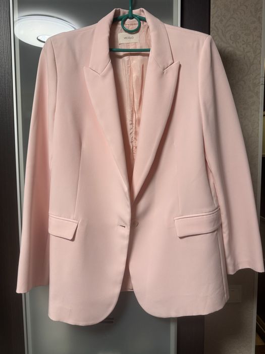 Продам костюм Vicolo