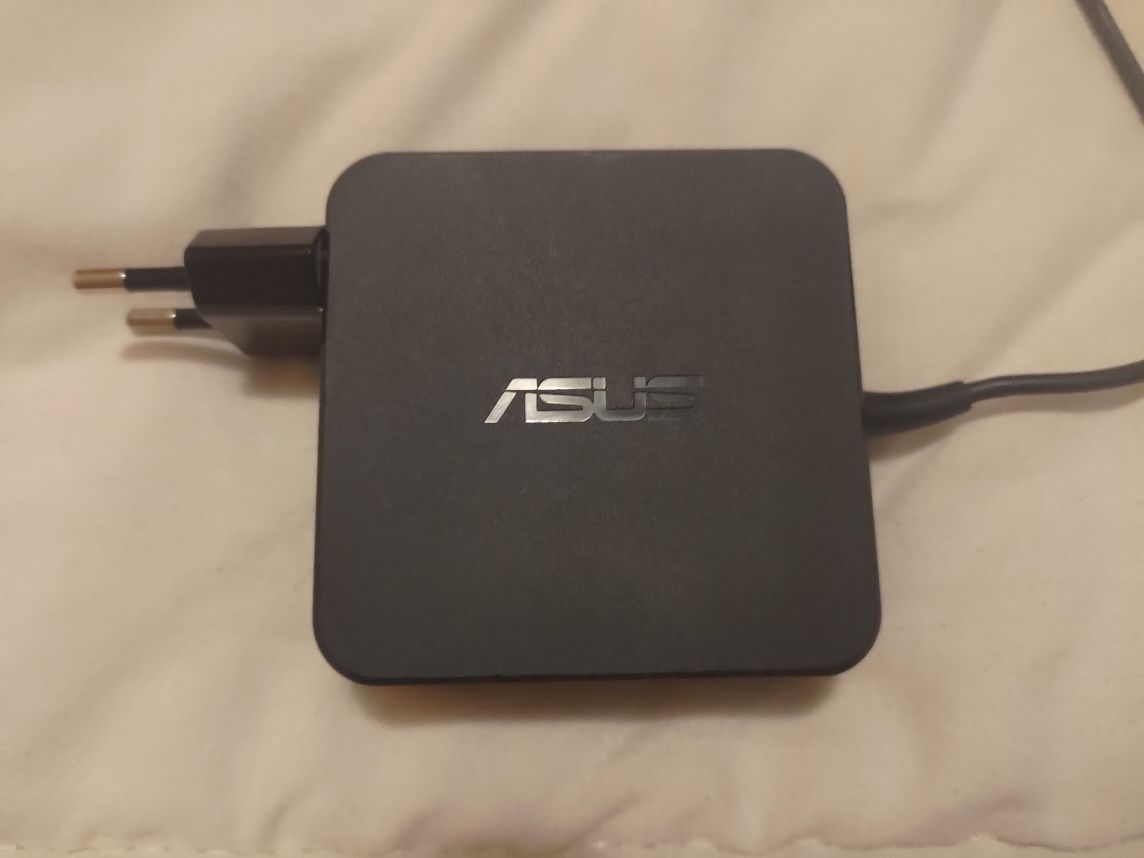 Adaptador de corrente ASUS