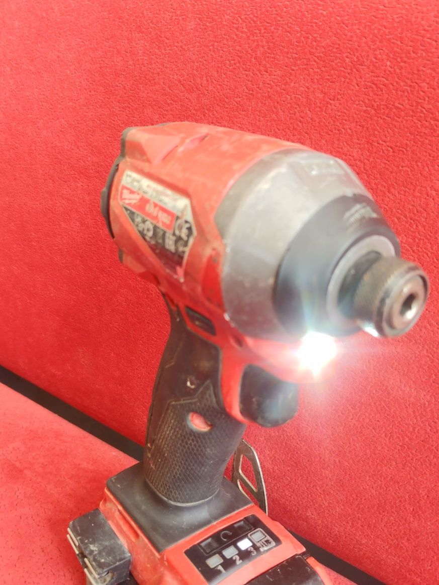 Zakretarka Milwaukee fid2
