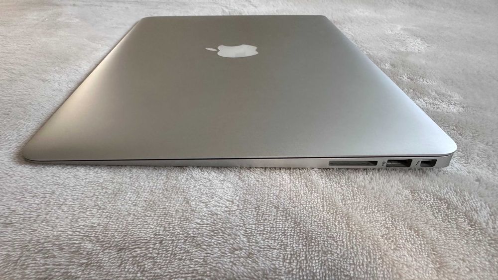 Vendo Macbook Air 13” 1.8 GHz 128GB + Magic Mouse
