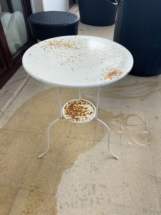 Mesa de ferro antiga exterior