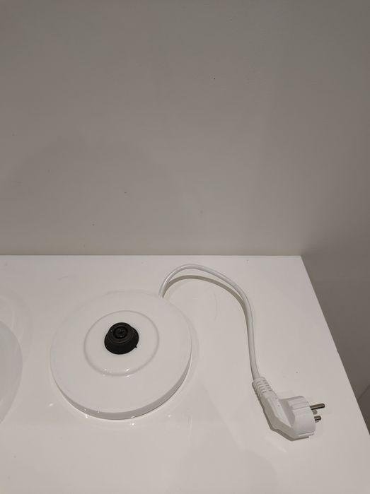 Russell Hobbs Biały czajnik elektryczny