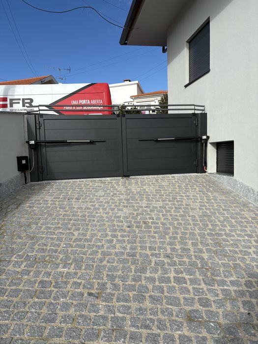 Vendemos e Instalamos Portas/Portões e automatismos