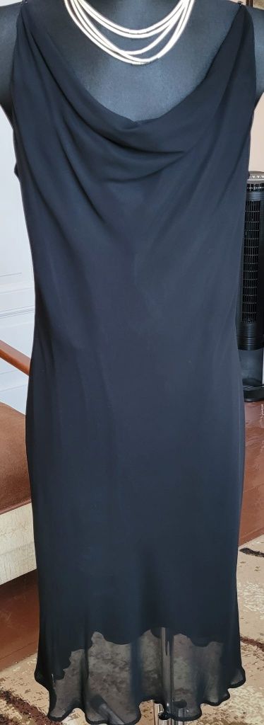 Marks & Spencer sukienka czarna, długa, prosta
rozmiar wg metki 22