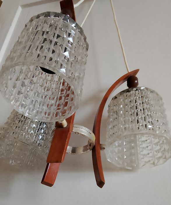 Люстра на стелю.