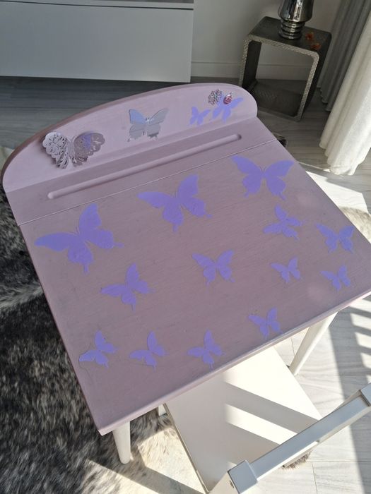 Mesa para criança com abertura